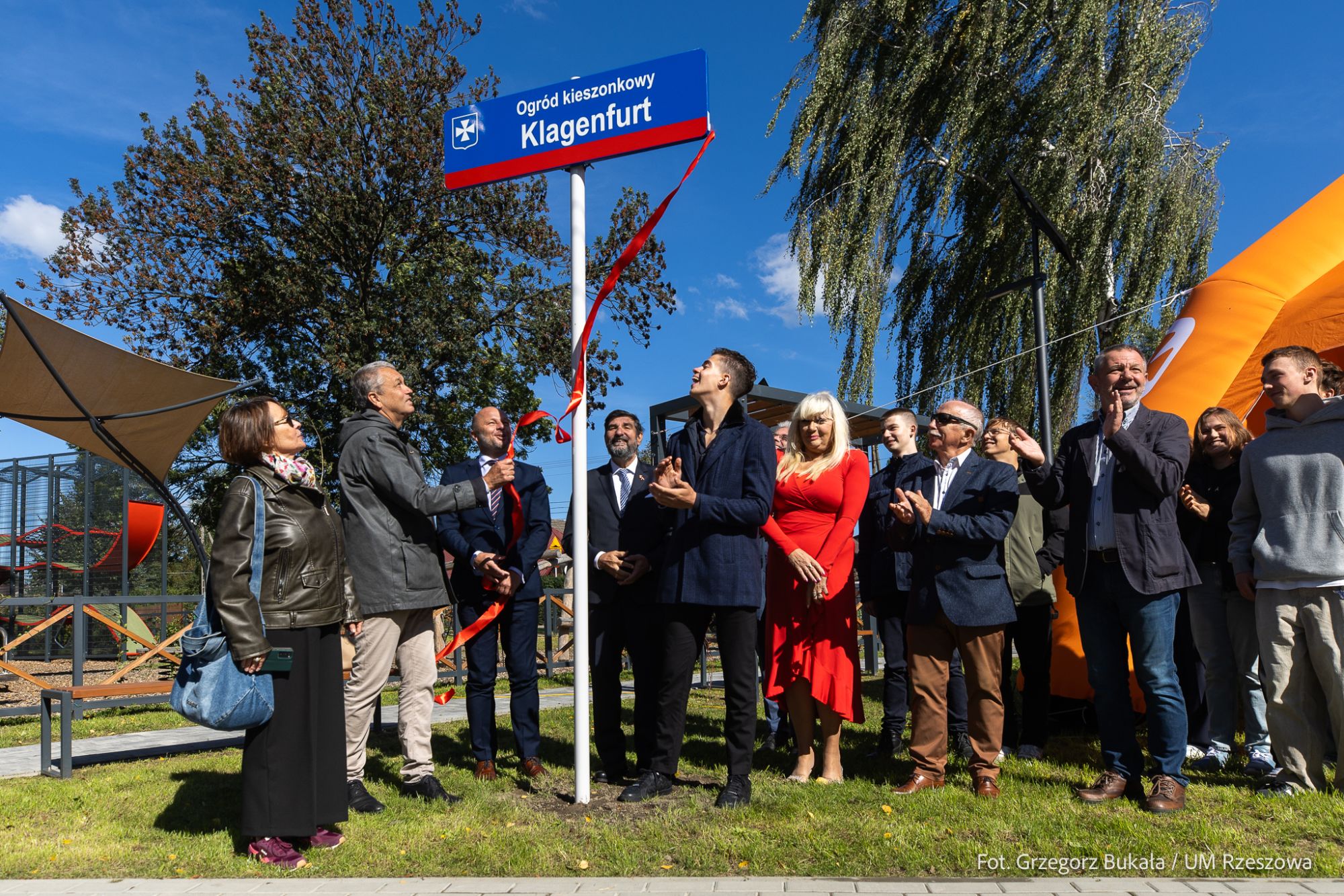 zdjecie z uroczystego otwarcia terenu rekreacyjnego na osiedlu Staromieście pod nazwą Park Klagenfurt w Rzeszowie, fot. Grzegorz Bukala, Urząd Miasta Rzeszowa